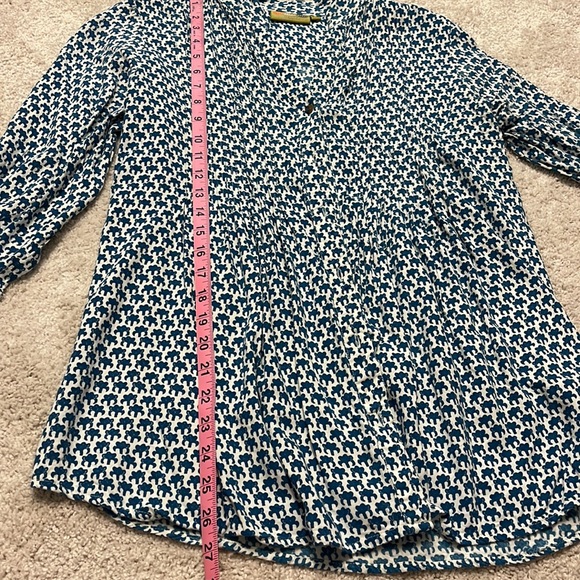 Size small button down flowy top with gorgeous pattern - Picture 2 of 5